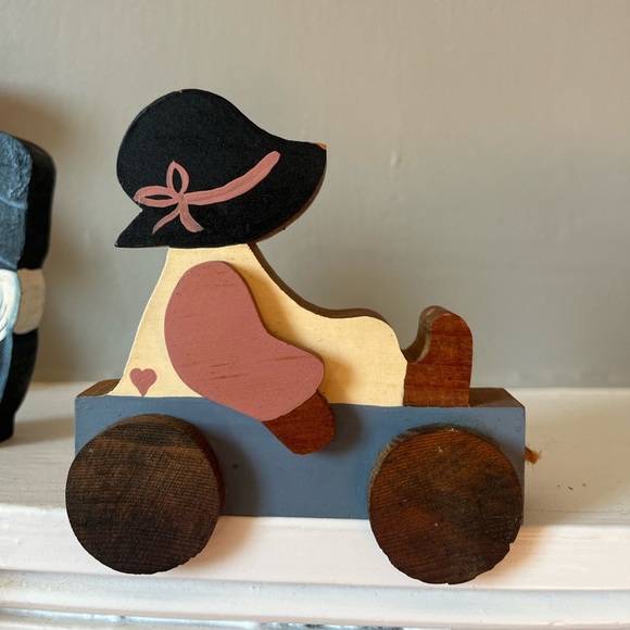 Vintage 90’s Hand Painted Wooden Amish Boy & Girl Shelf Figurines Lot of 4 - Picture 5 of 7